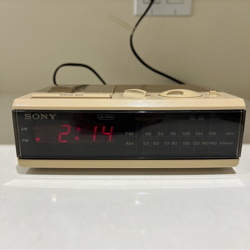 Vintage 1980s Sony Dream Machine ICF-C3W Digital AM/FM Clock Radio – EUC